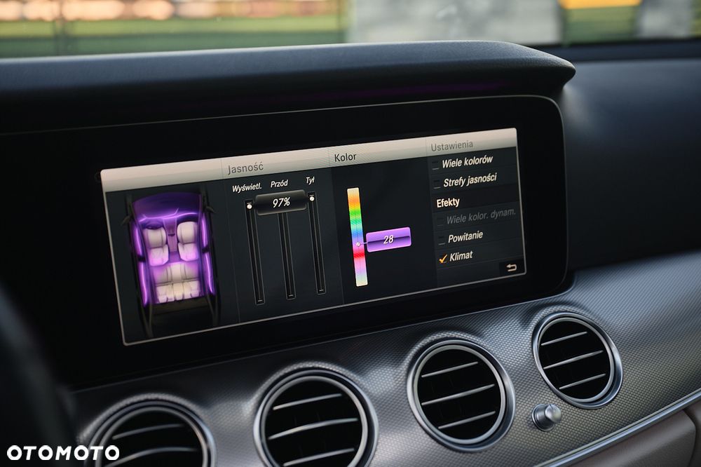 Mercedes-Benz Klasa E 220 d 4-Matic 9G-TRONIC - 31