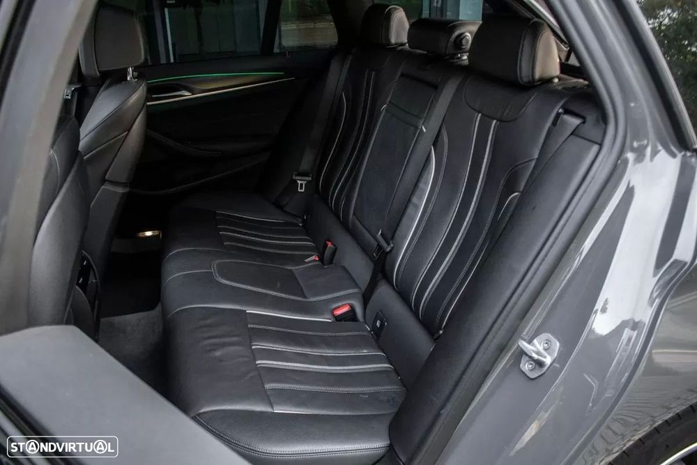 BMW 530 e Pack Desportivo M - 34