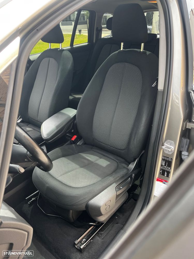 BMW 216 Active Tourer d Luxury Line - 15