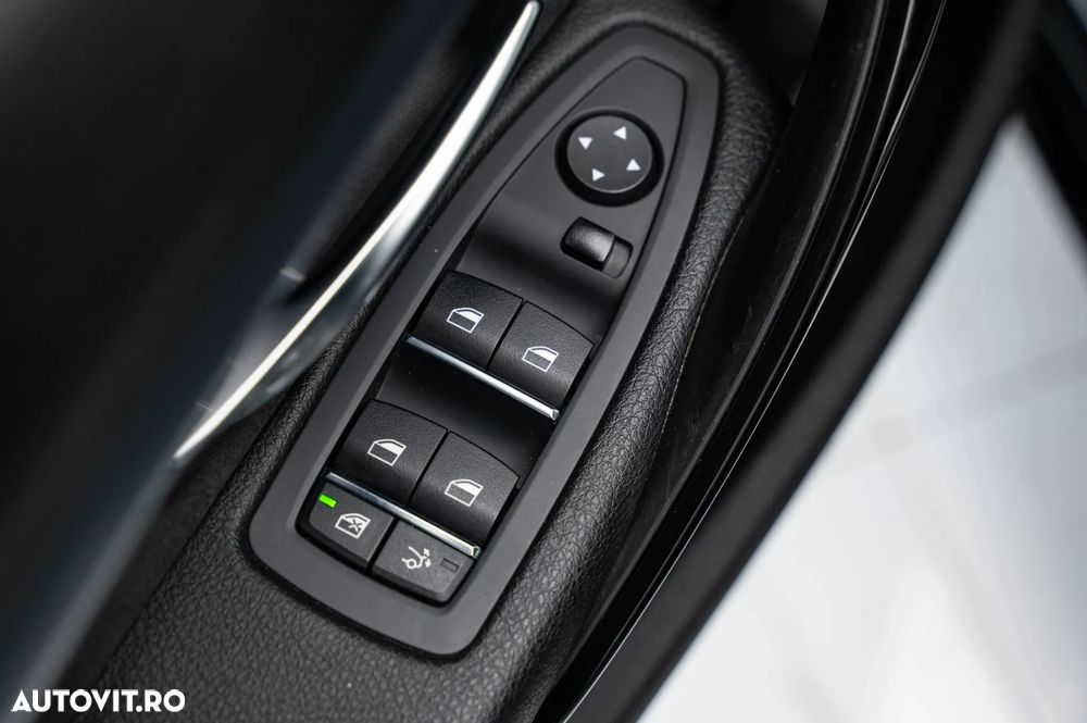 BMW Seria 3 320d Aut. Sport Line - 29