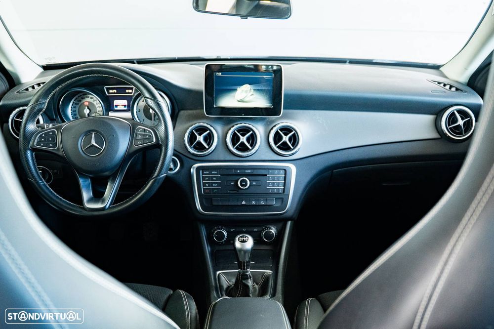 Mercedes-Benz GLA 180 d - 14