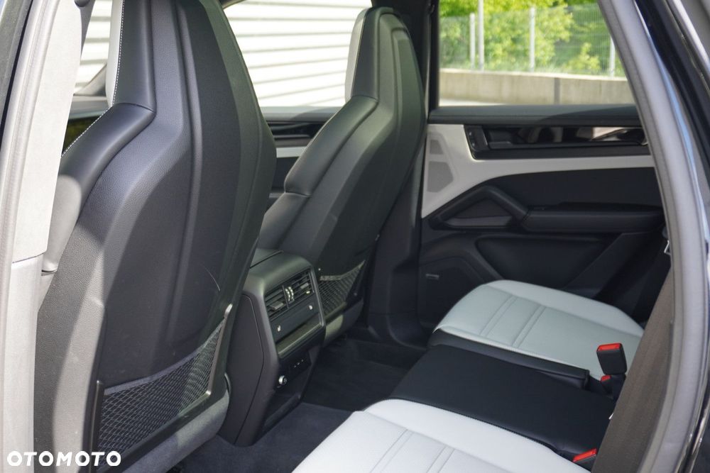 Porsche Cayenne GTS - 16