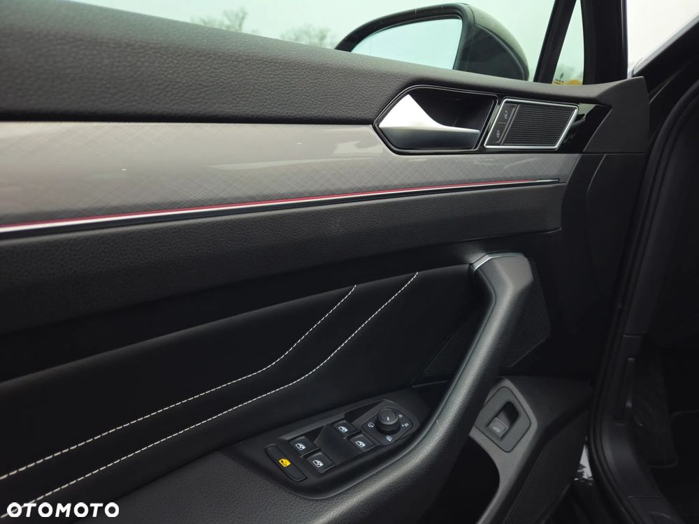 Volkswagen Passat 2.0 TDI SCR DSG Business - 17