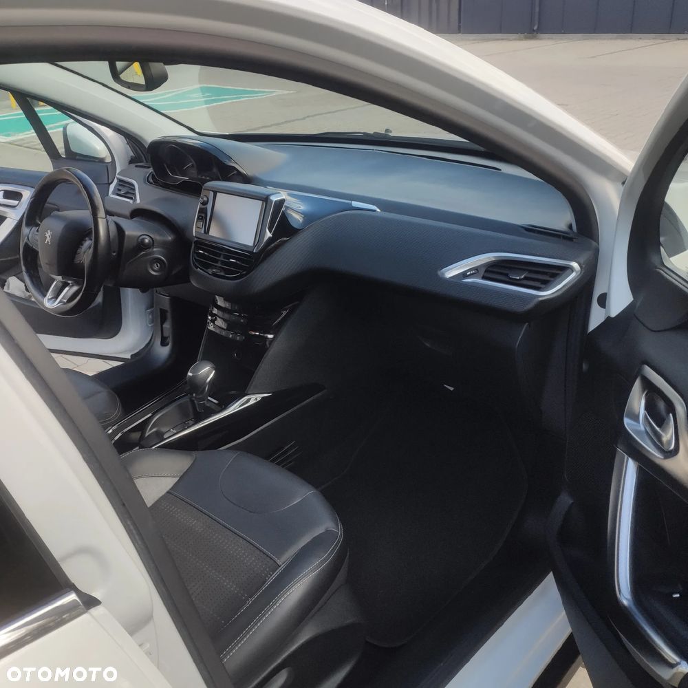 Peugeot 2008 1.2 Pure Tech Allure S&S EAT6 - 20