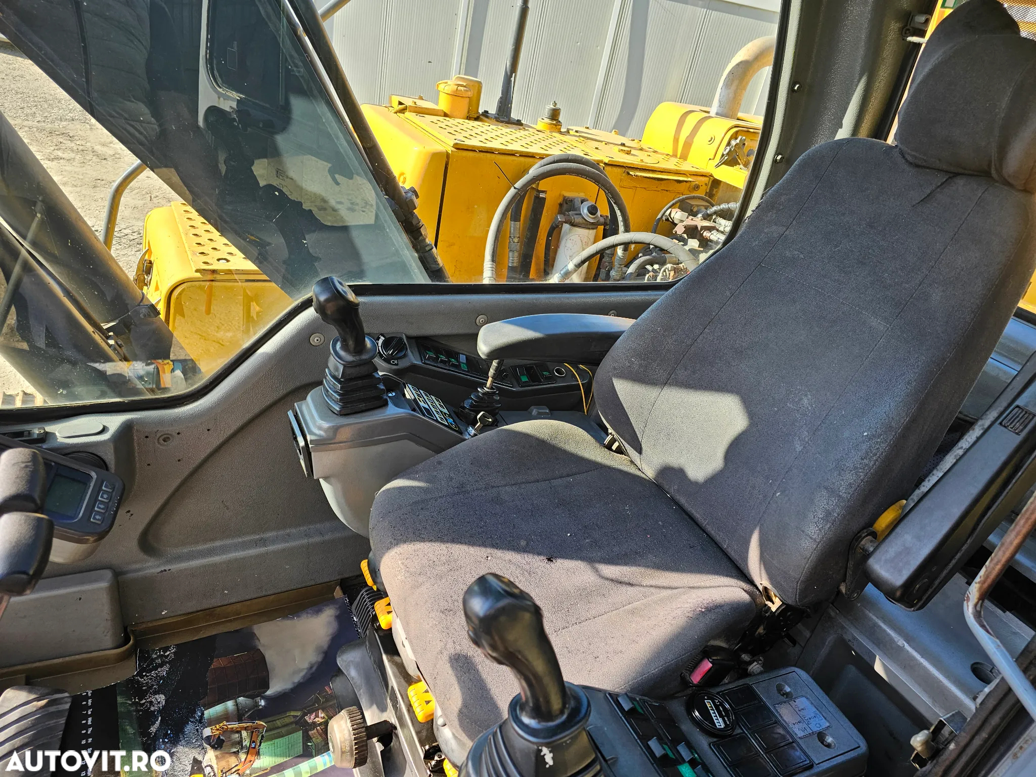 Volvo EC140B excavator pe senile compact cu lama 15t - 12