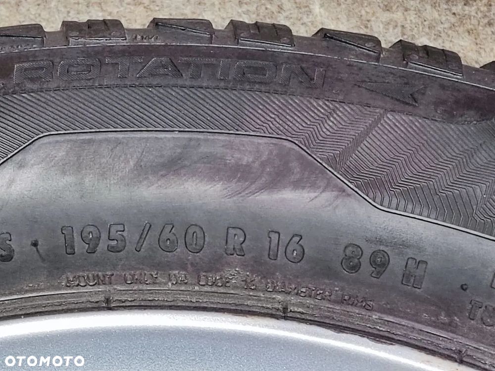 Skoda Octavia Koło z Opona Zimowa 195/60 R16 - 5