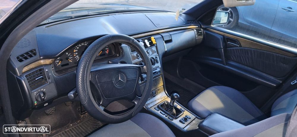 Mercedes-Benz E 230 - 6
