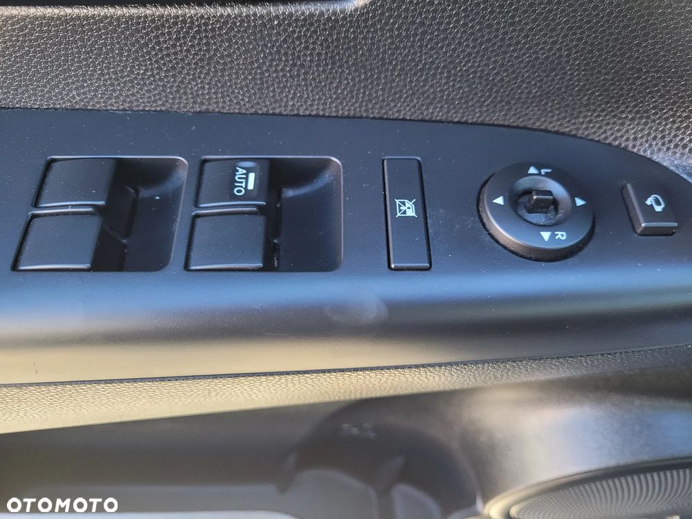 Kia Venga 1.6 CVVT Fifa World Cup Edition - 24