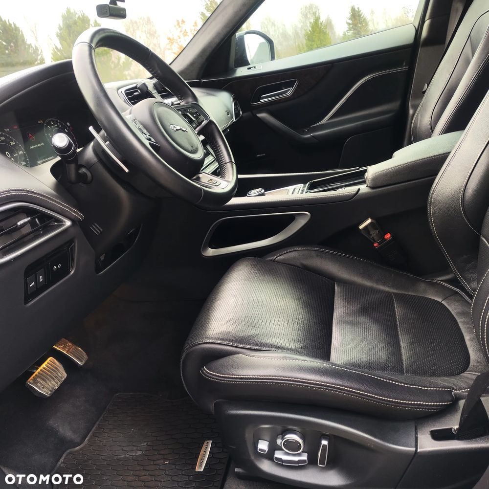 Jaguar F-Pace S AWD - 16