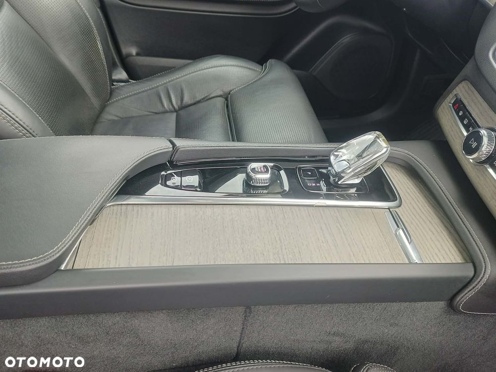 Volvo XC 90 T8 AWD Recharge Ultimate Dark - 24