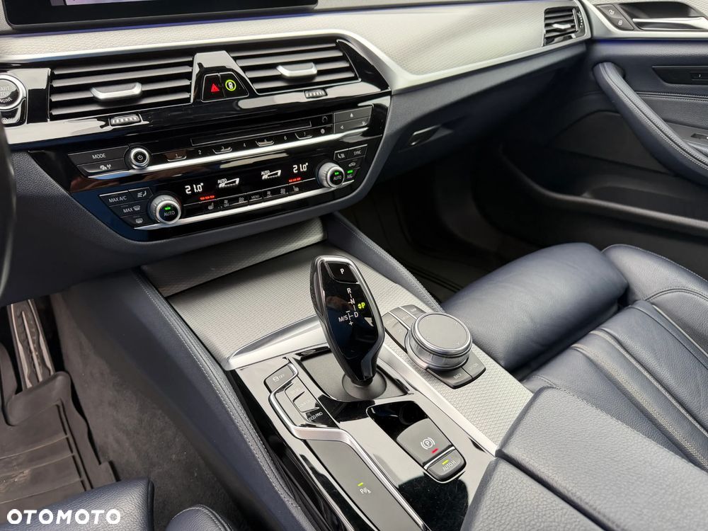 BMW Seria 5 520d xDrive M Sport sport - 37
