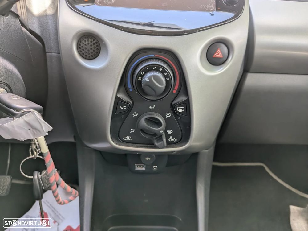 Toyota Aygo 1.0 X-Play - 13