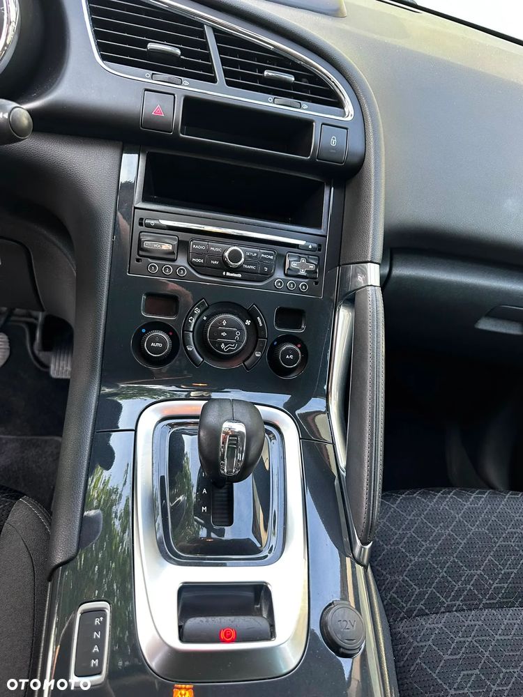 Peugeot 3008 2.0 HDi HYbrid4 - 17