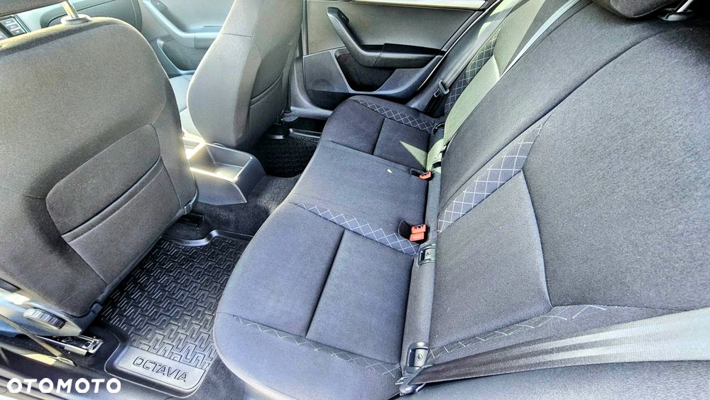 Skoda Octavia 1.6 TDI DSG Ambition - 6