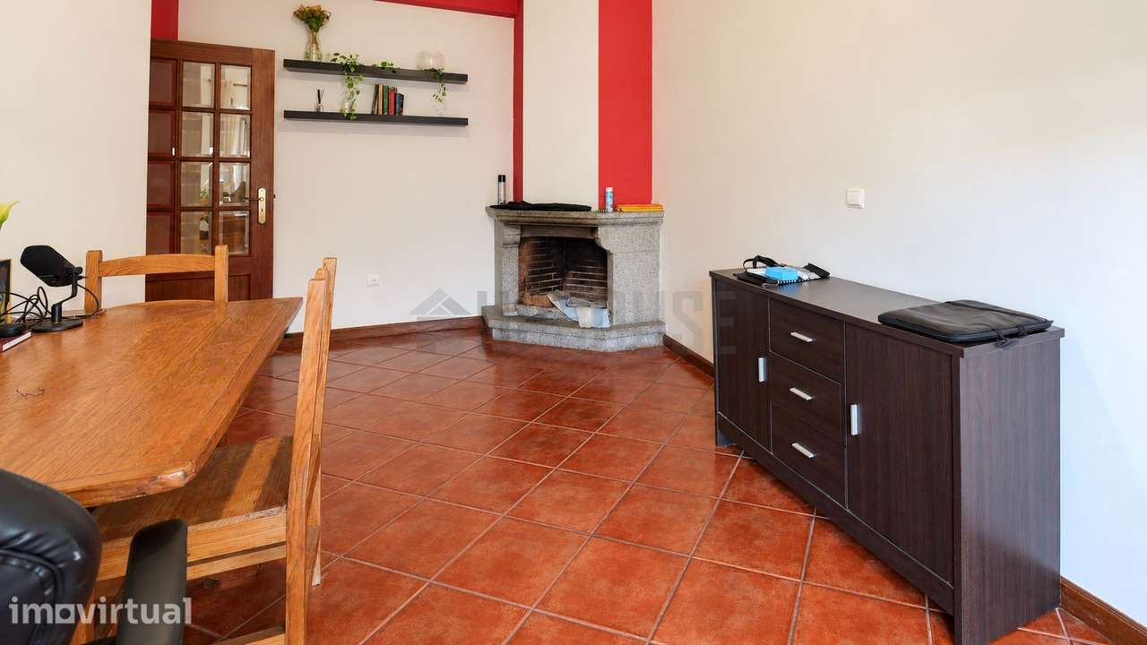 Apartamento T2 com Sótão e Garagem em Repeses - Grande imagem: 2/12