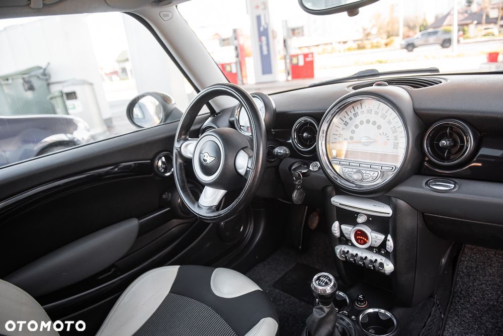 MINI Cooper Standard - 16