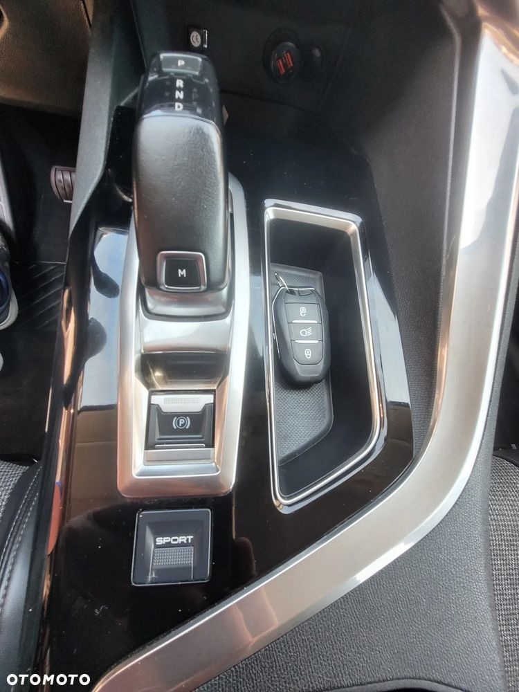 Peugeot 3008 1.6 BlueHDi Allure S&S EAT6 - 20