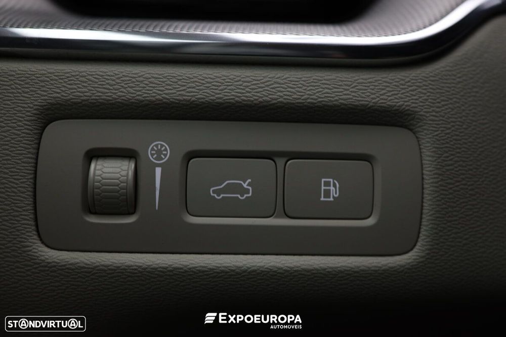 Volvo XC 60 2.0 T8 PHEV Inscription AWD - 24