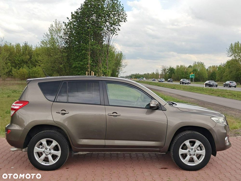 Toyota RAV4 - 8