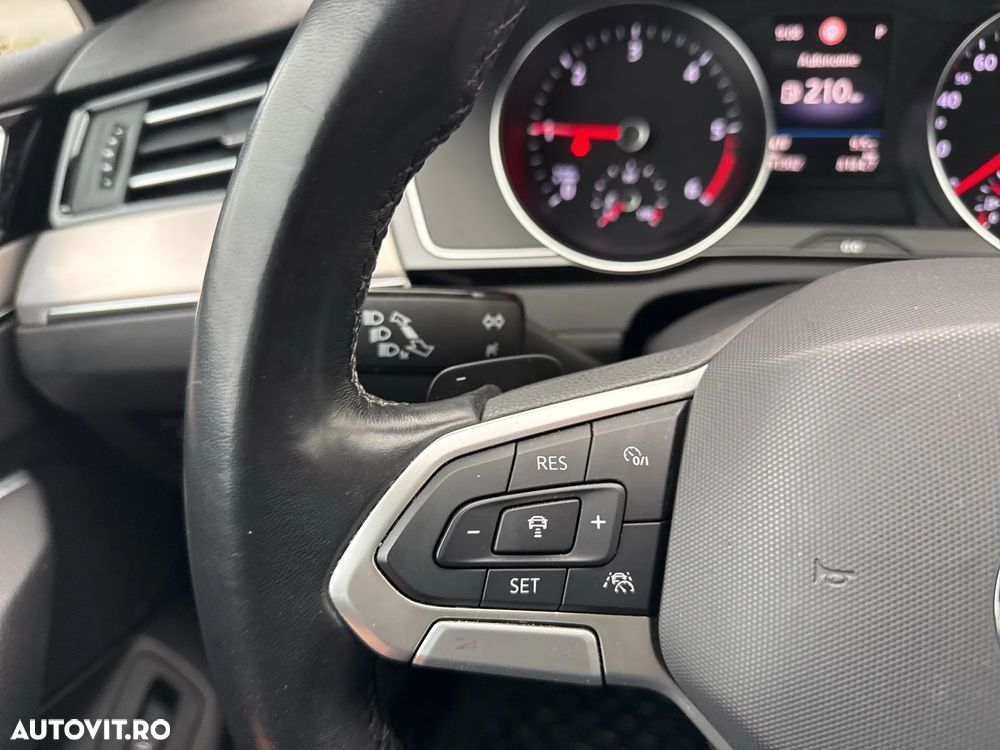 Volkswagen Passat 2.0 TDI DSG Highline - 16