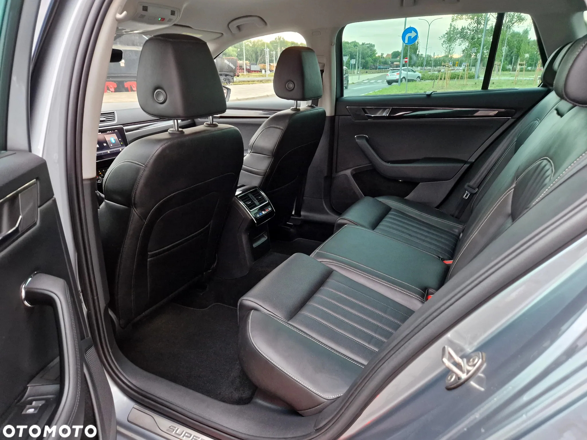 Skoda Superb 2.0 TSI L&K DSG - 9