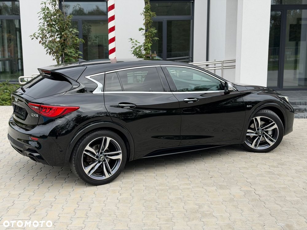 Infiniti Q30 2.0t DCT AWD Sport City Black - 14
