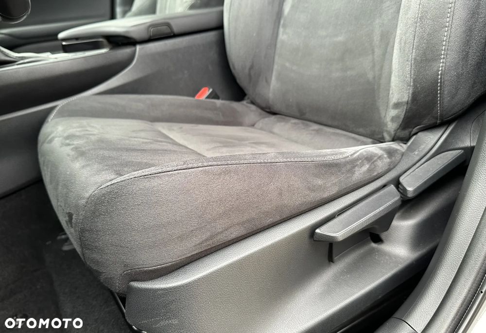 Lexus UX 250h GPF Business 2WD - 10