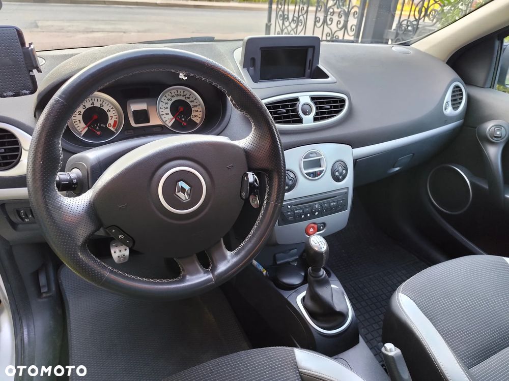 Renault Clio - 16