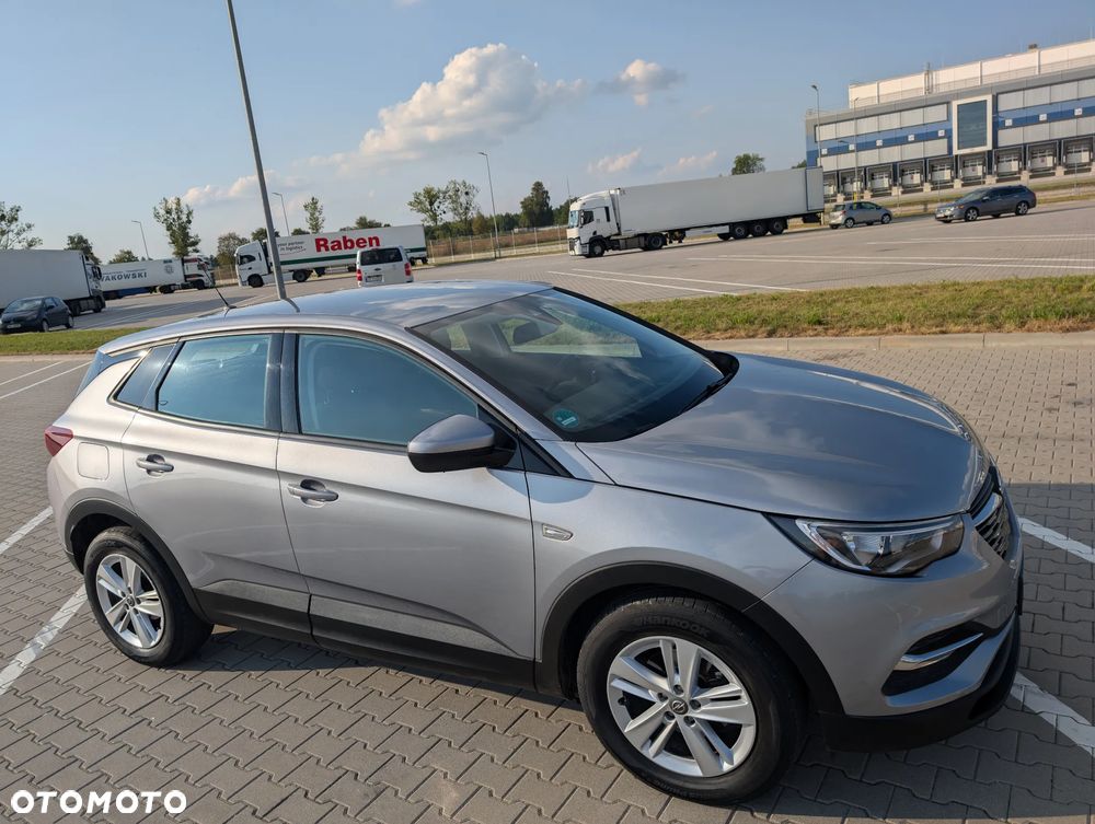 Opel Grandland X 1.2 Start/Stop Business Elegance - 2