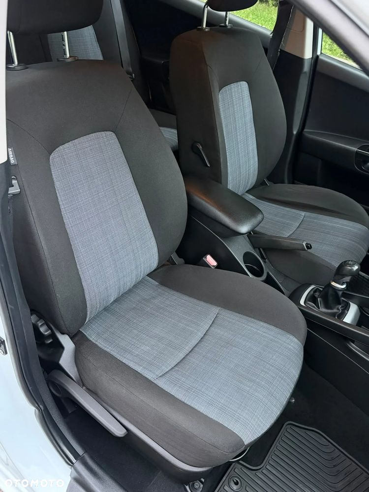 Kia Ceed - 21