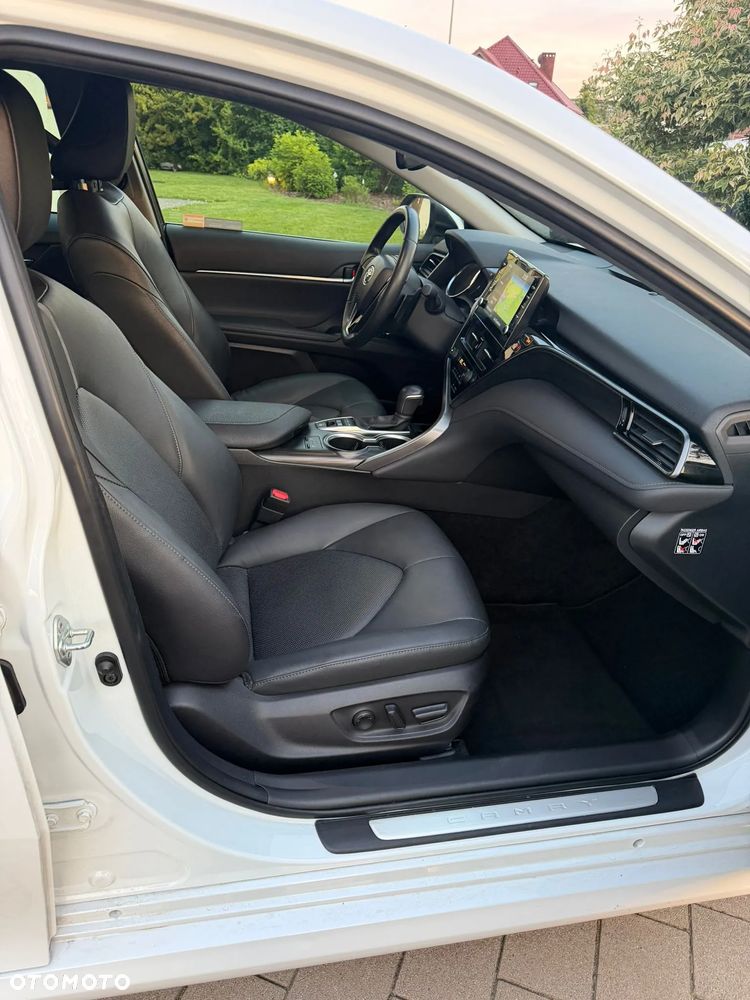 Toyota Camry 2.5 Hybrid Executive CVT - 12