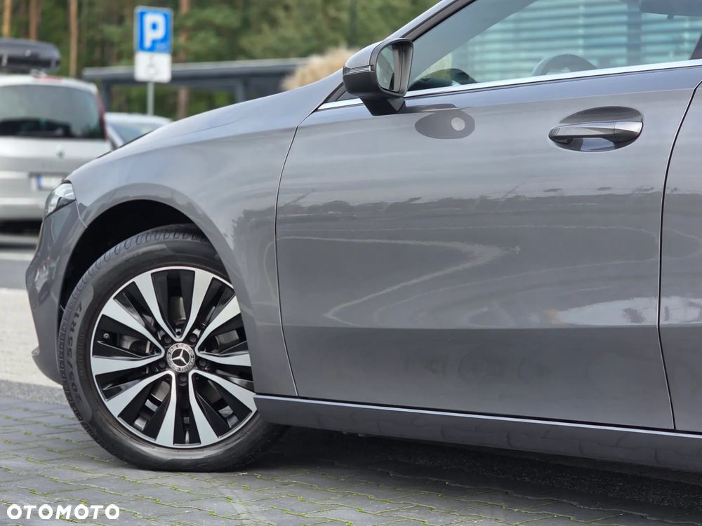 Mercedes-Benz Klasa A 180 Edycja specjalna 7G-DCT - 35