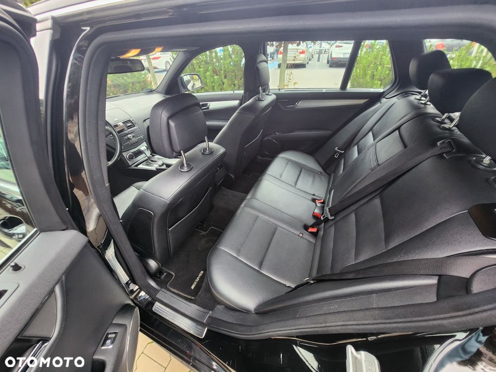 Mercedes-Benz Klasa C 320 CDI DPF 4Matic 7G-TRONIC Avantgarde - 24