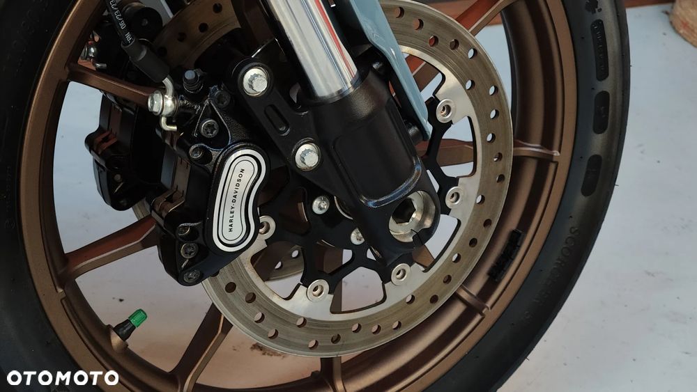 Harley-Davidson Dyna Low Rider - 17