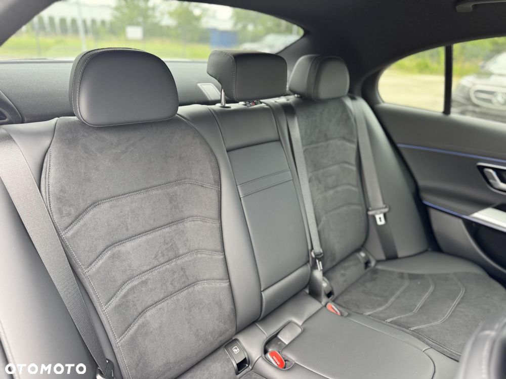 Mercedes-Benz Klasa E 220 d mHEV 4-Matic AMG 9G-Tronic - 18