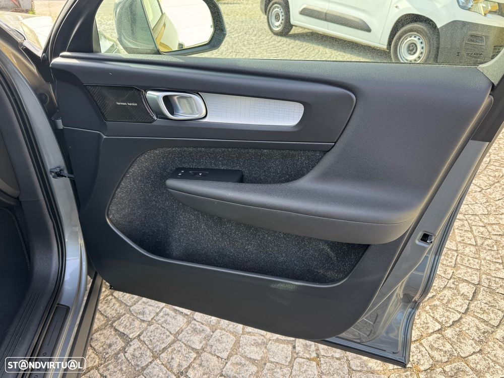 Volvo XC 40 2.0 D3 Momentum Plus - 26