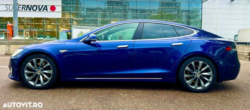 Tesla Model S - 4