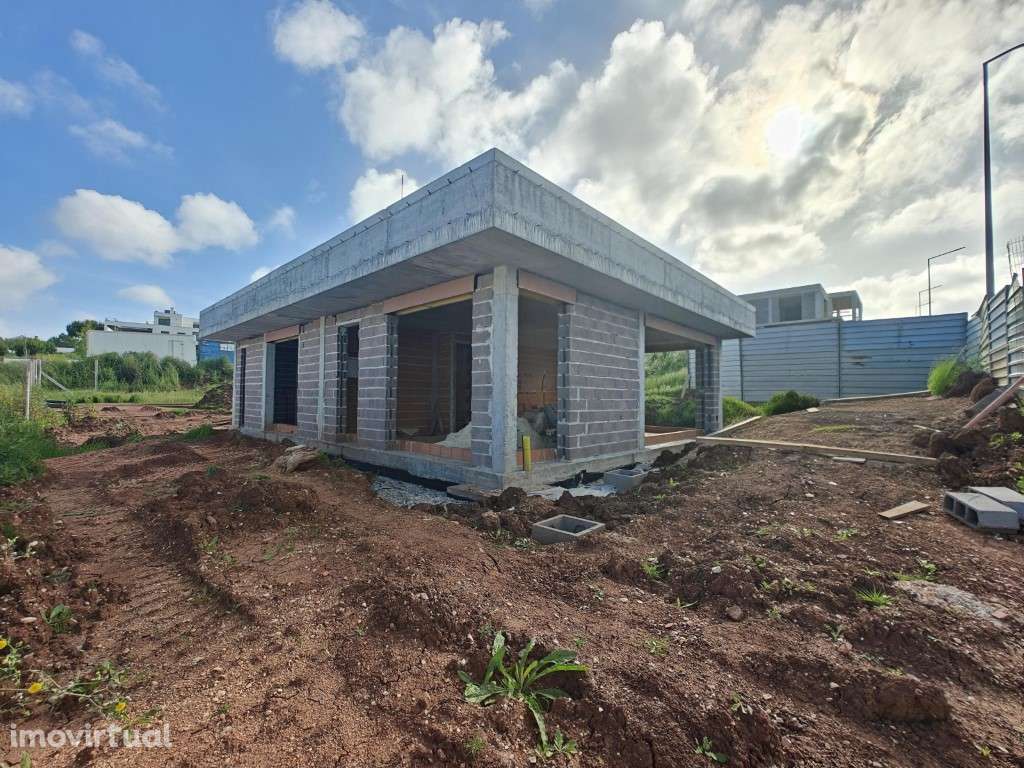 Moradia nova com piscina em zona privilegiada - Grande imagem: 2/21