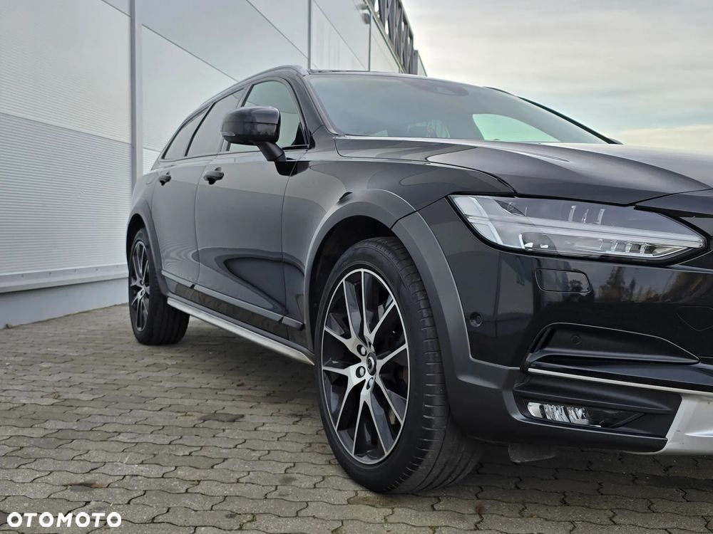 Volvo V90 Cross Country - 33