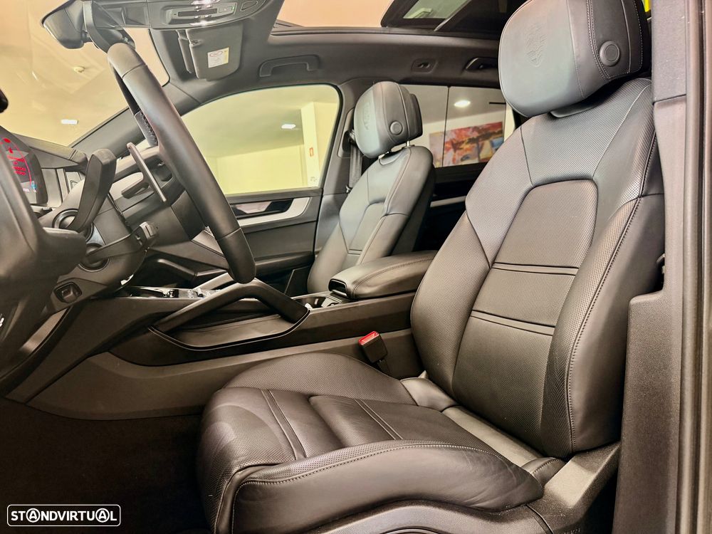 Porsche Cayenne - 58