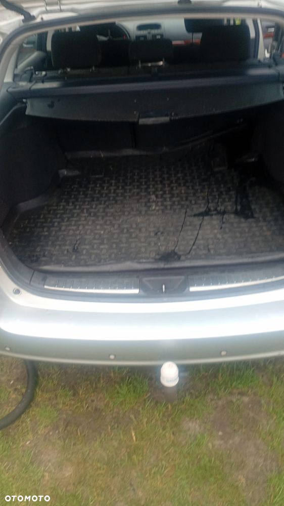 Toyota Avensis 2.0 D-4D - 26