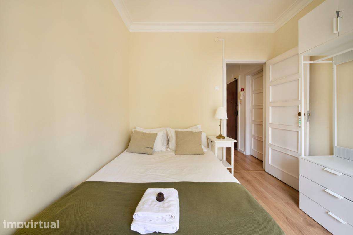 Quarto - localizado em Anjos Lisbon - Grande imagem: 2/17