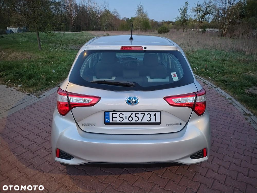Toyota Yaris Hybrid 100 Premium EU6 - 7