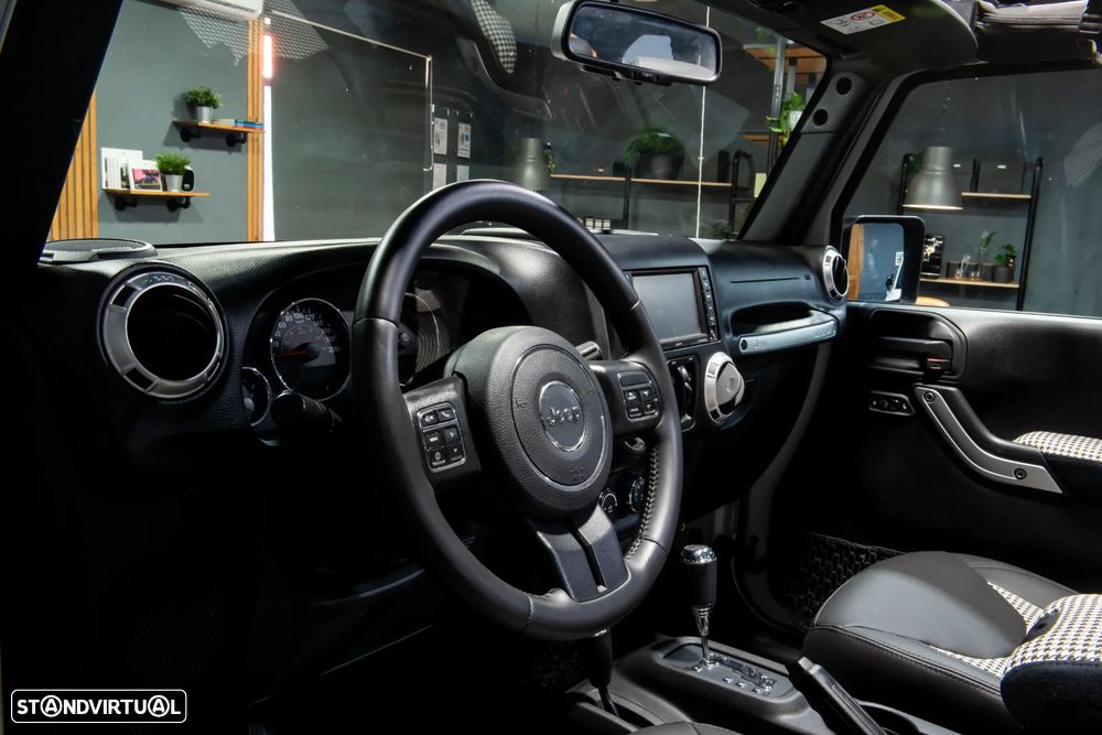 Jeep Wrangler Unlimited 2.8 CRD ATX Sahara Adventure Edition - 45