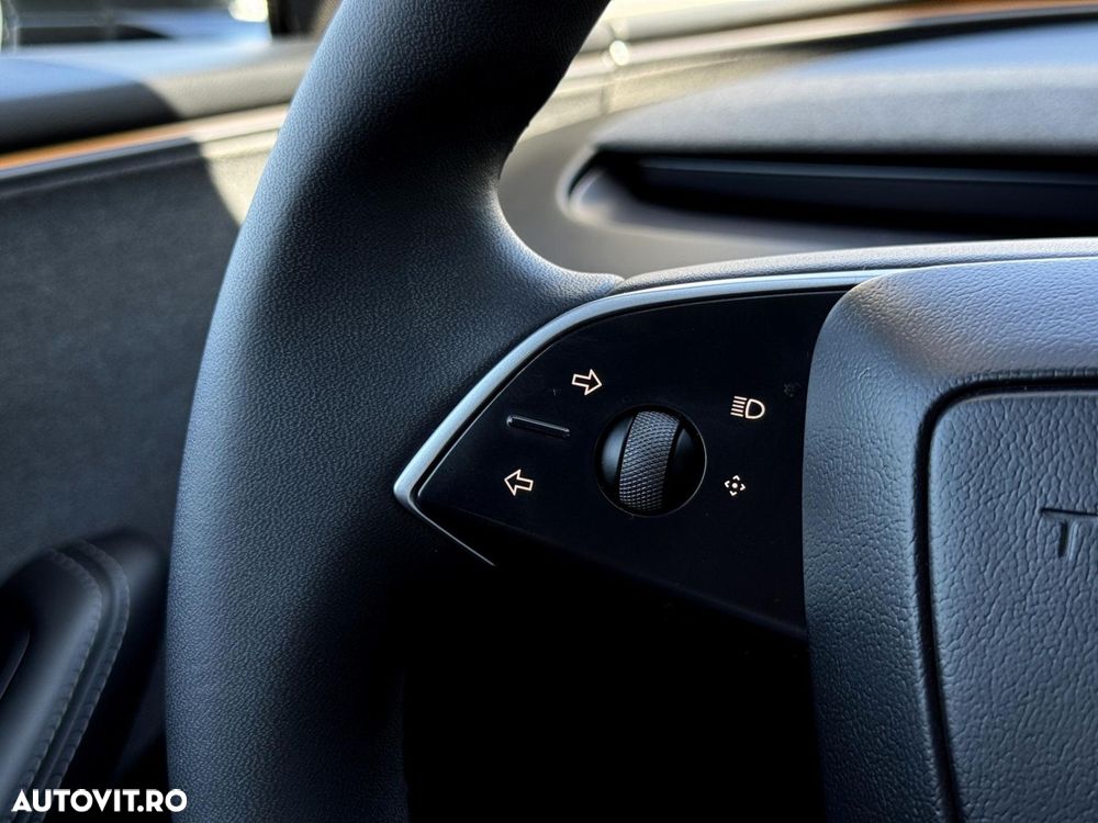 Tesla Model 3 - 12