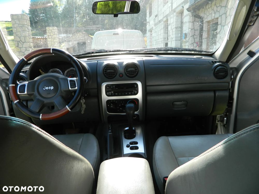 Jeep Cherokee - 10