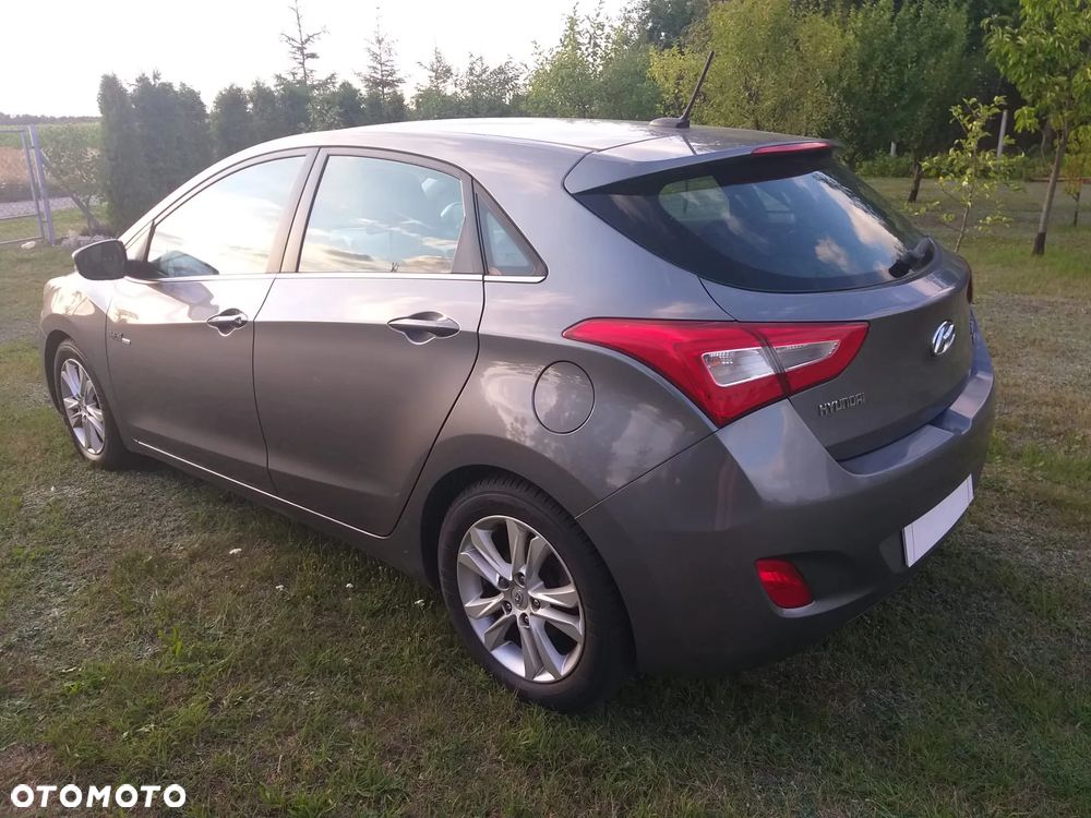 Hyundai i30 1.6 CRDi Fifa World Cup Edition - 10