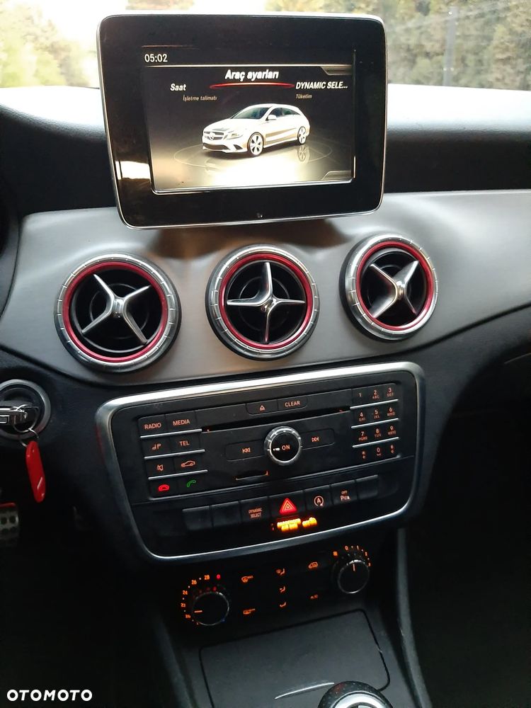 Mercedes-Benz CLA 180 AMG Line - 15