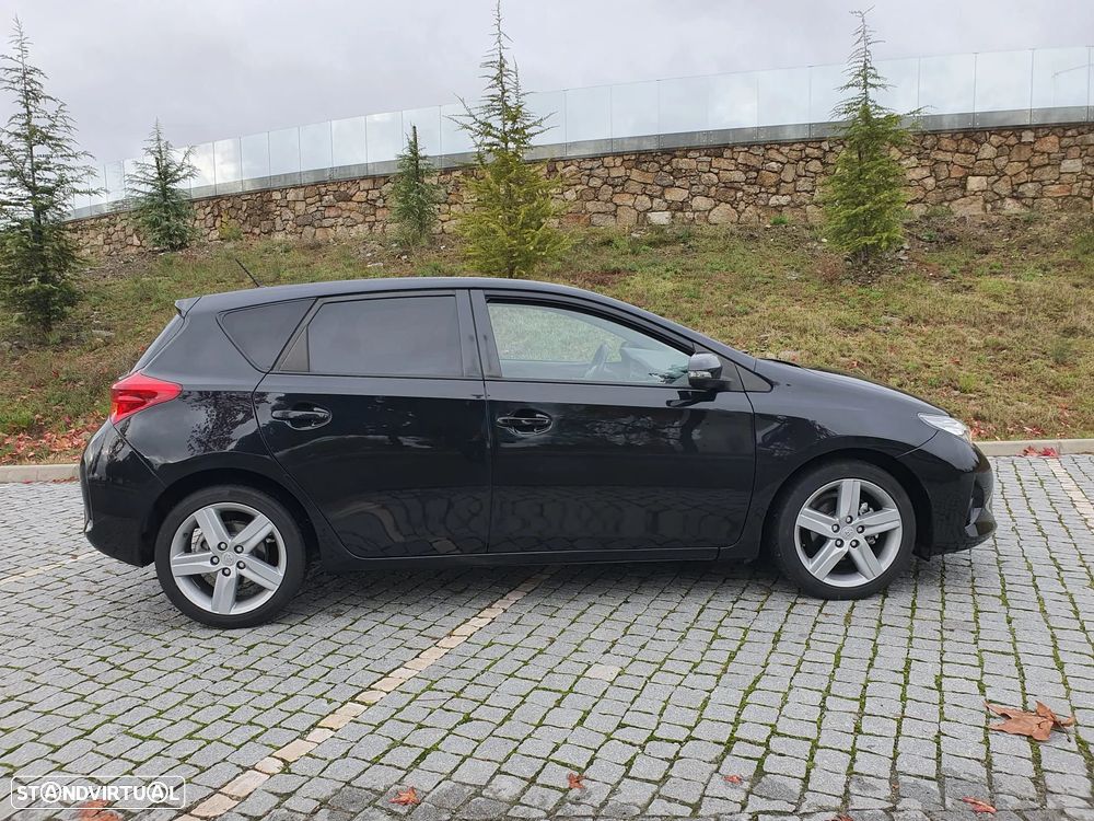 Toyota Auris 1.4 D-4D Comfort+Pack Sport - 4