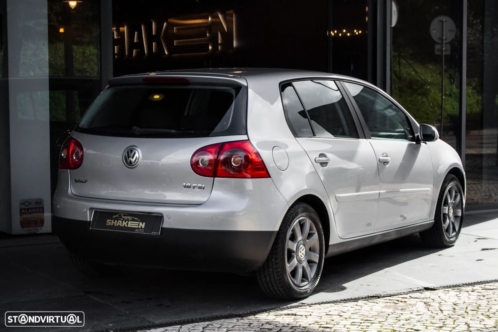 VW Golf 1.6 FSi Confortline - 4
